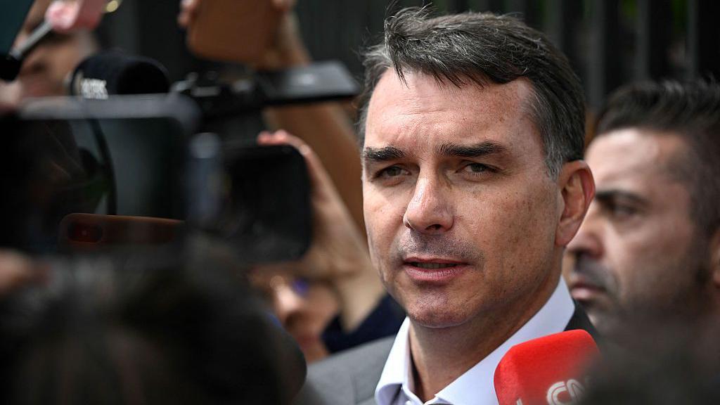 Flávio Bolsonaro é pré-candidato à Presidência da República