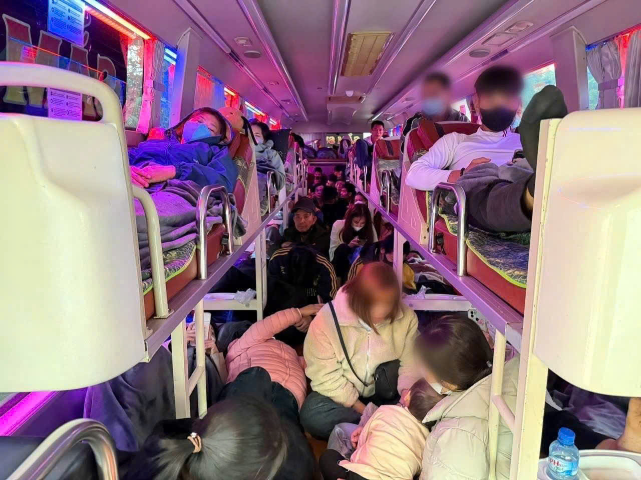 Bị phạt hơn 220 triệu đồng vì chở quá 41 người