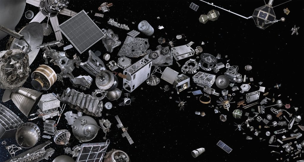 La basura espacial ya cae sobre la Tierra y podría estar alterando la ...