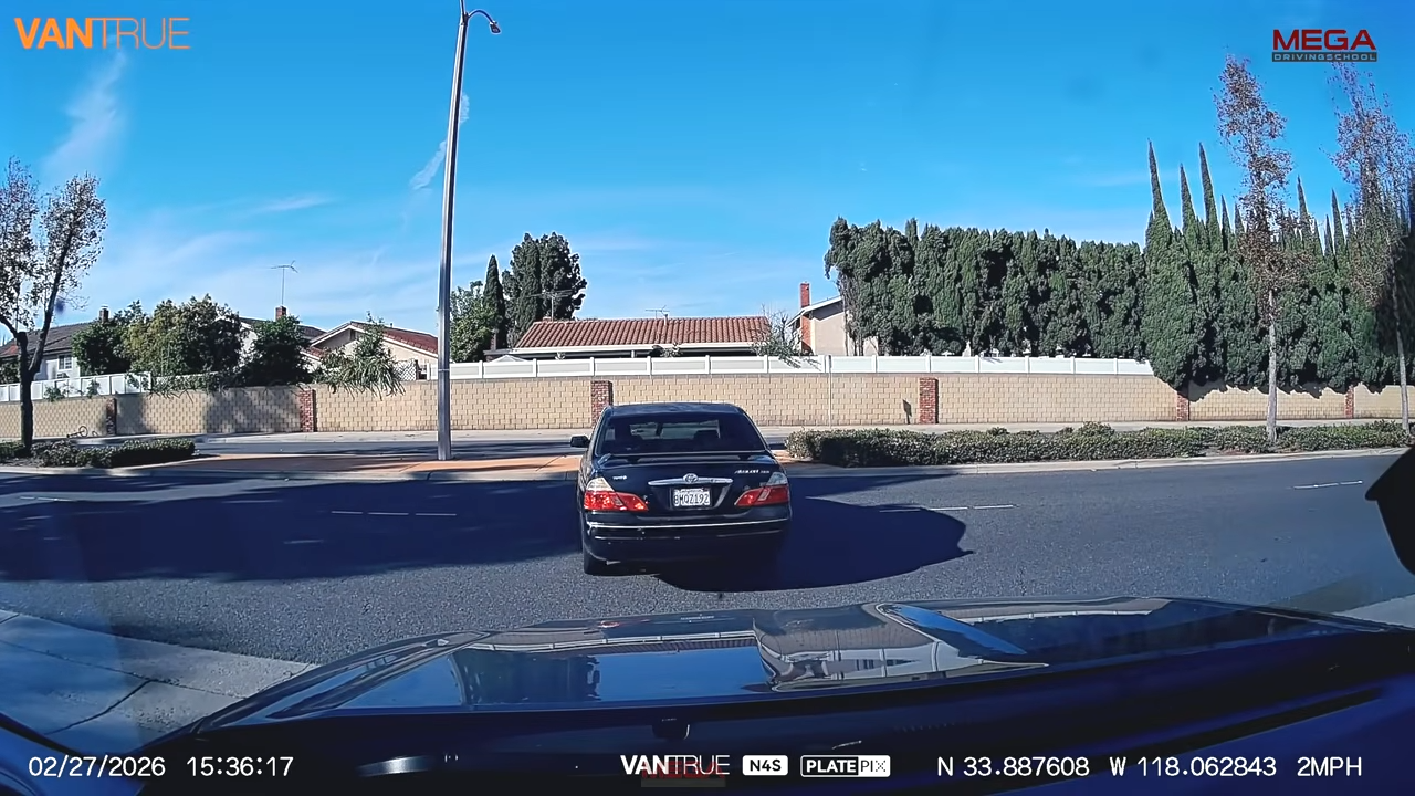 This is what 'wrong turn panic' looks like… when she commits anyway