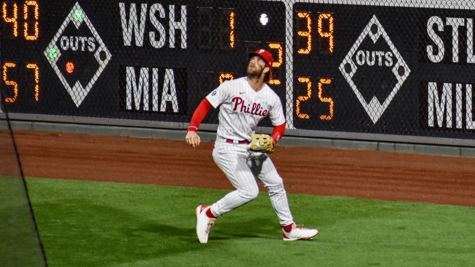 Phillies face major managerial decision after Alex Cora rejects job