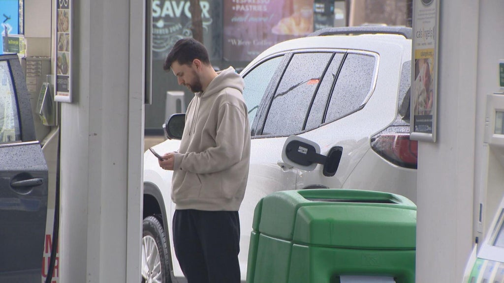 Gas prices keep surging in Chicago and beyond amid war in Iran