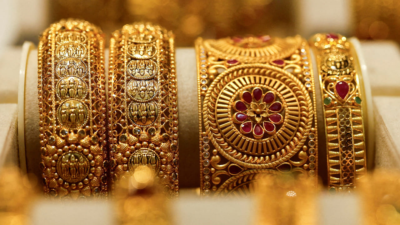 Gold prices: బంగారం ధరలు మరింత చౌక.. త్వరలో మరోసారి భారీ పతనం! కారణం ...