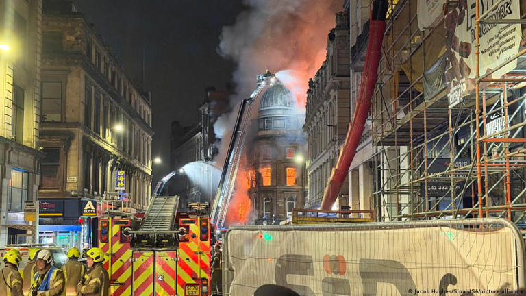 Huge blaze near Glasgow Central station causes travel chaos