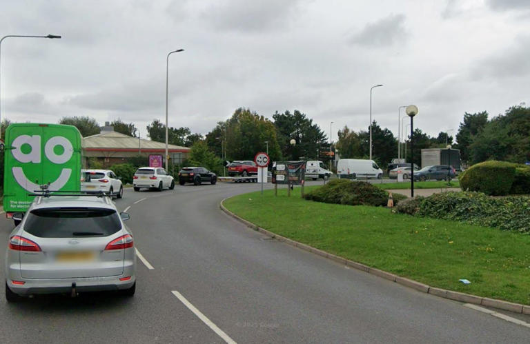 Drivers in Peterborough advised to avoid Boongate following crash ...