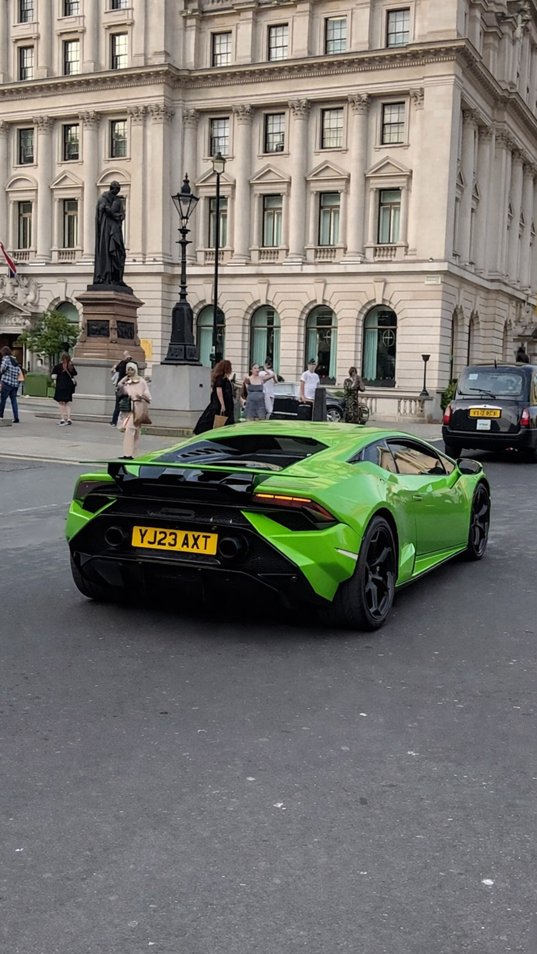 Lamborghini Huracan adds color to London traffic