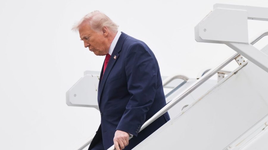 Trump job approval sinks in new poll<br>