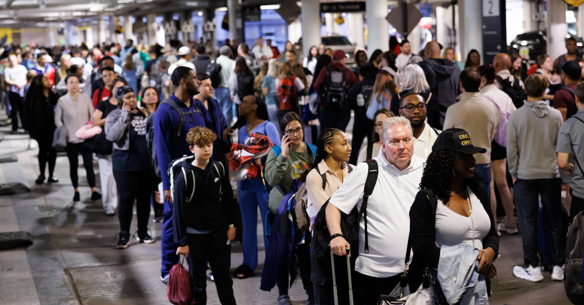 TSA staff shortages lead to hourslong security lines for travelers at ...