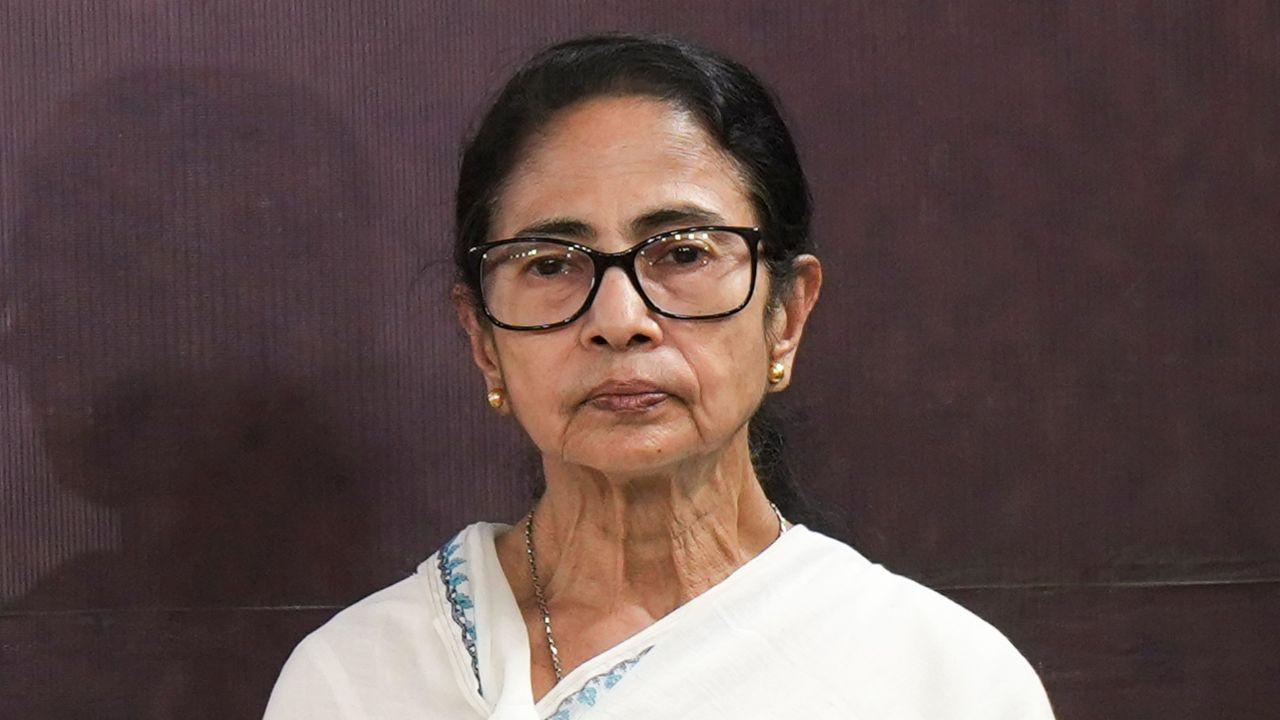 Mamata Banerjee stages a protest in Kolkata against SIR, accuses BJP of ...