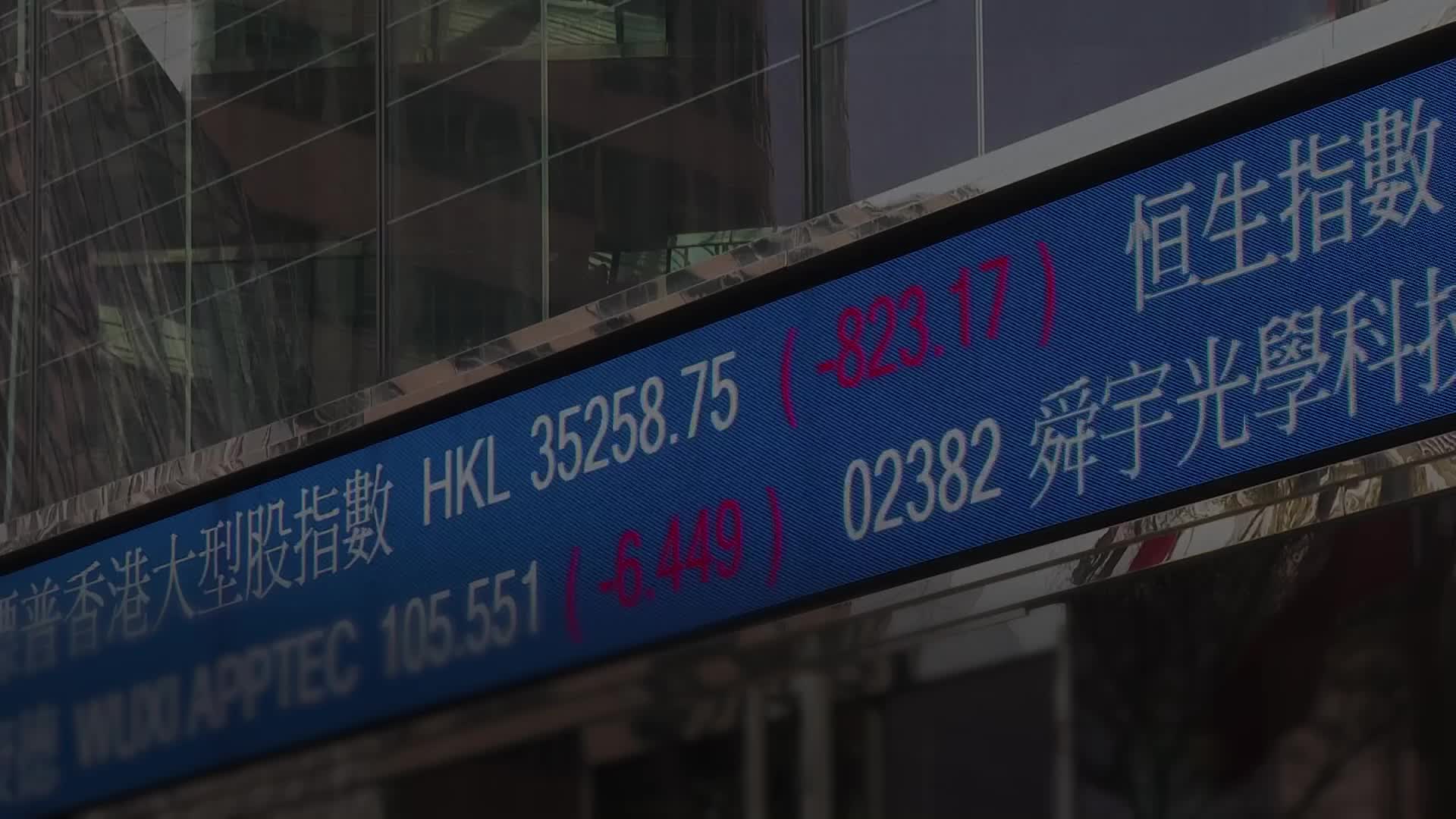 Stock markets tumble further as oil prices soar above 100 dollars a barrel