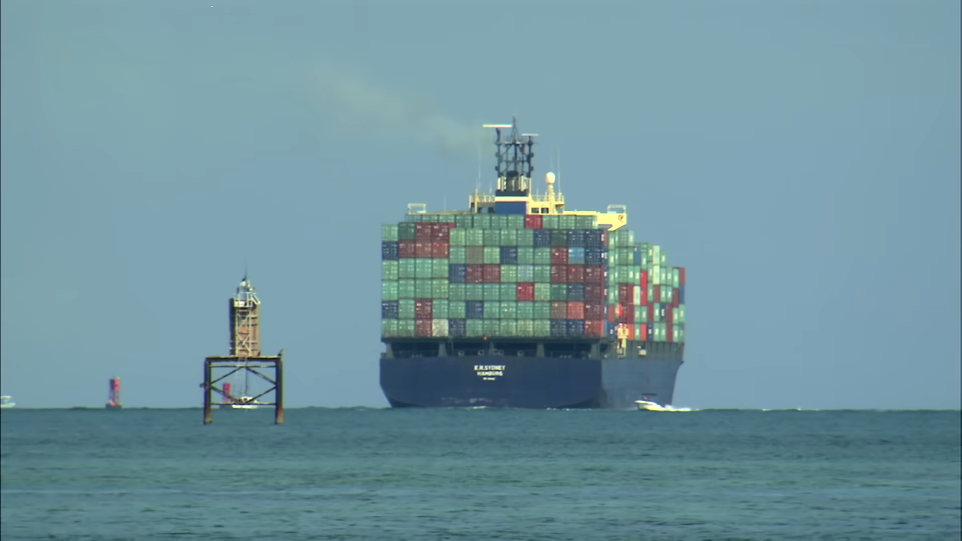 What happens to oil and trade if Iran blocks the Strait of Hormuz?