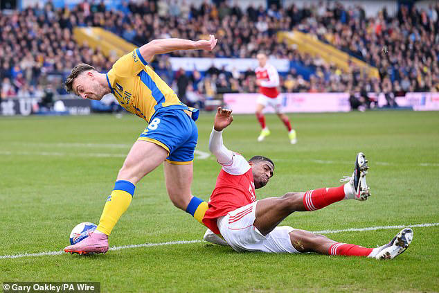 Mansfield's Rhys Oates muscled past Arsenal's Cristhian Mosquera and was pulled down