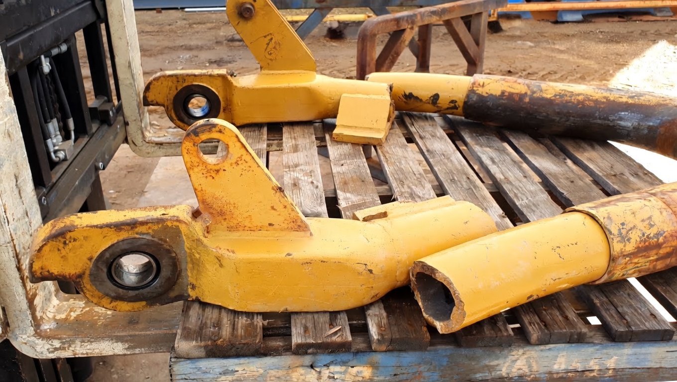 Broken bail arm alert | CAT 637 scraper
