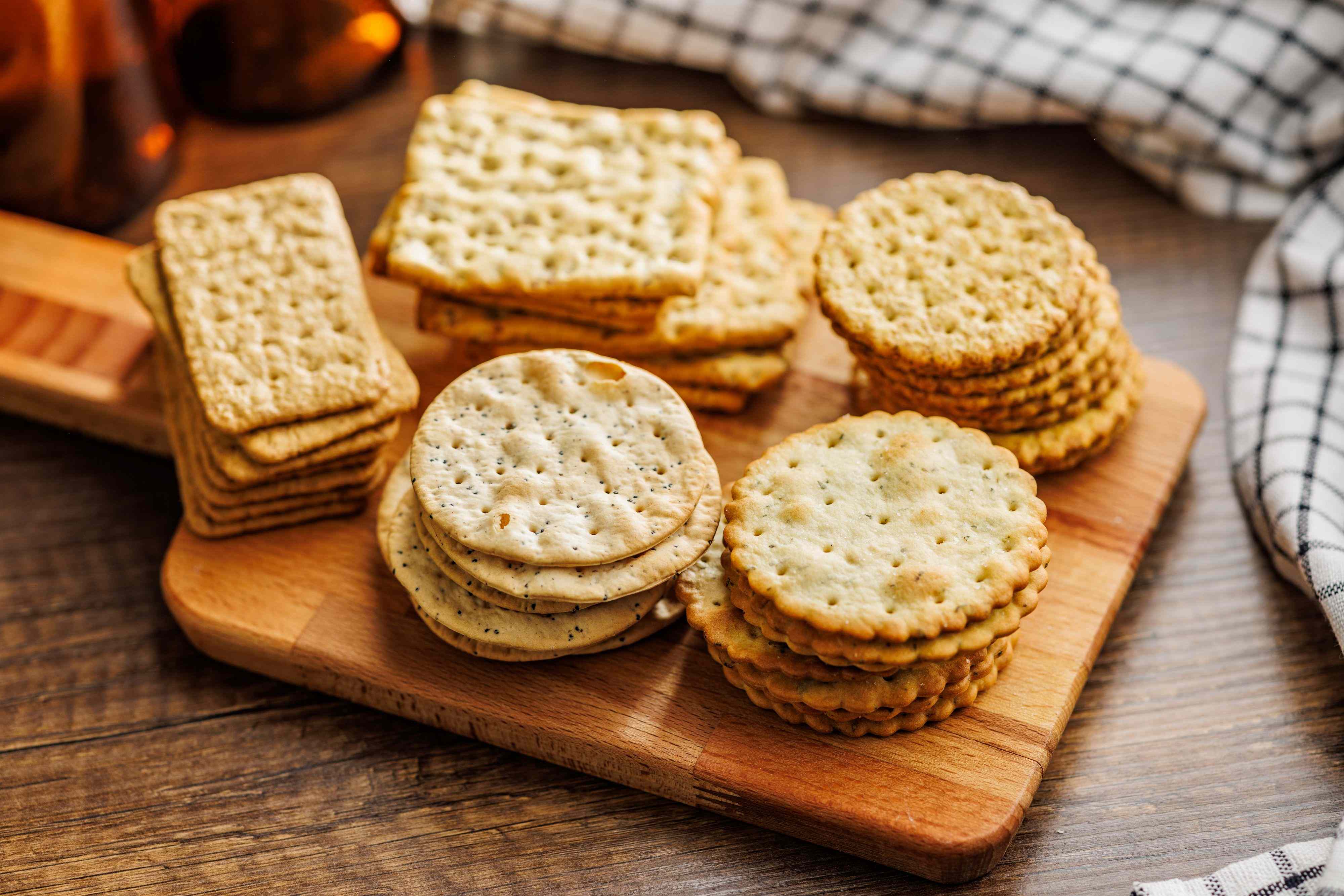 What happens to your blood sugar when you snack on crackers