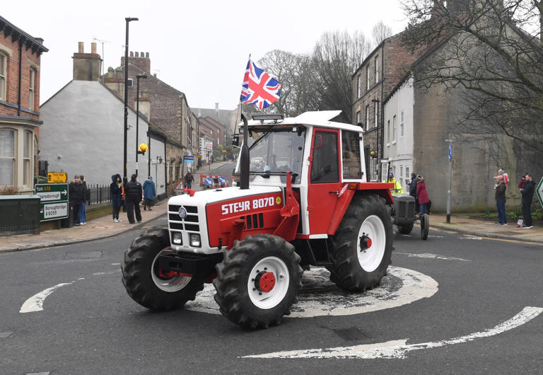 Knaresborough Tractor Run 2026: Hundreds take part in charity tractor ...
