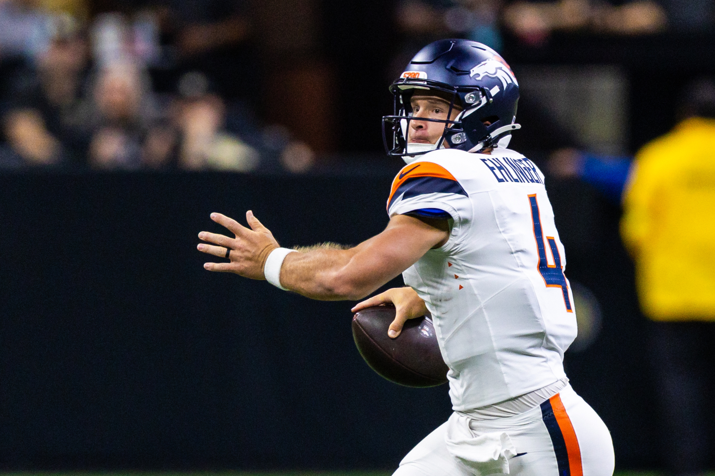 Broncos to re-sign QB Sam Ehlinger