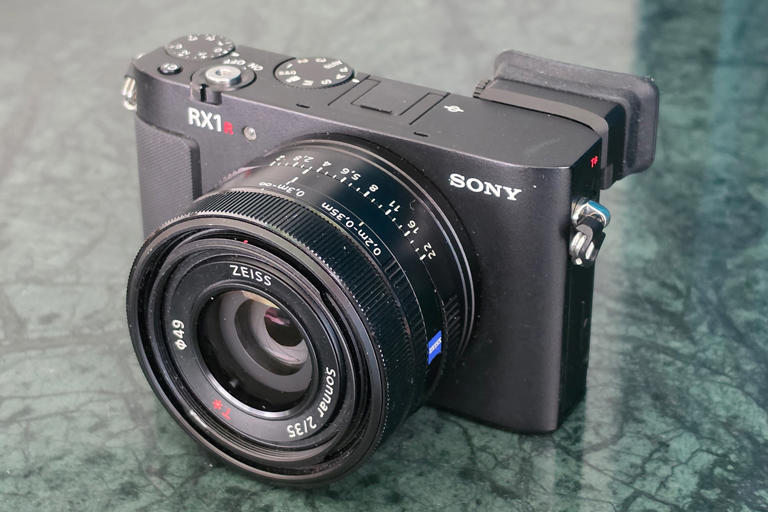 Sony RX1R III review: Full frame on a small scale, but with a few ...