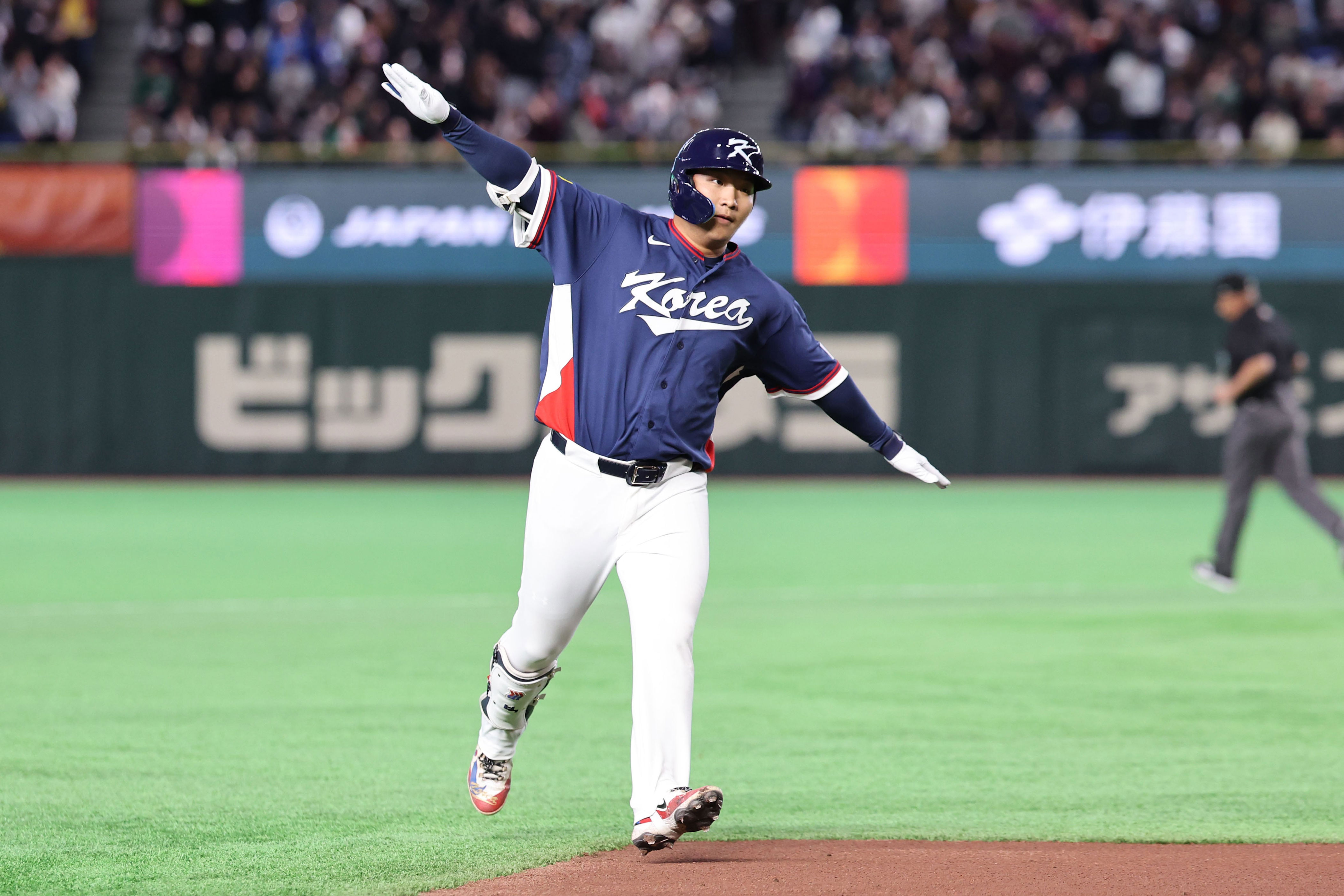 Korea's 'Chartered Flight' soars to WBC quarterfinals