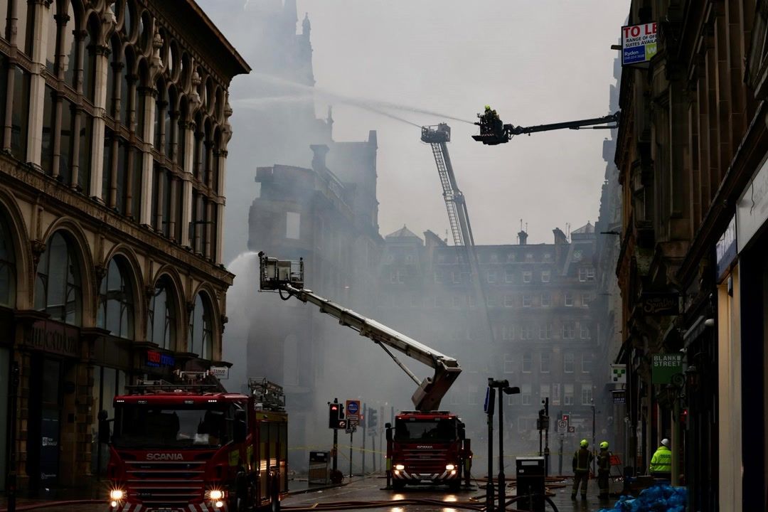 Glasgow city centre blaze shuts Central Station