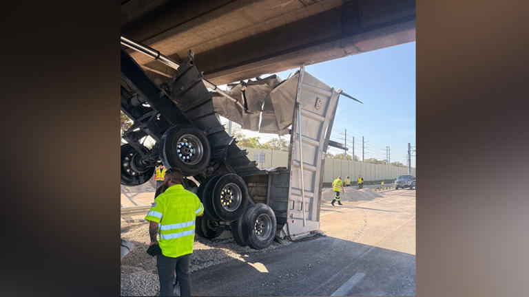 Dump truck strikes I-75 overpass in Sarasota, snarling morning traffic ...