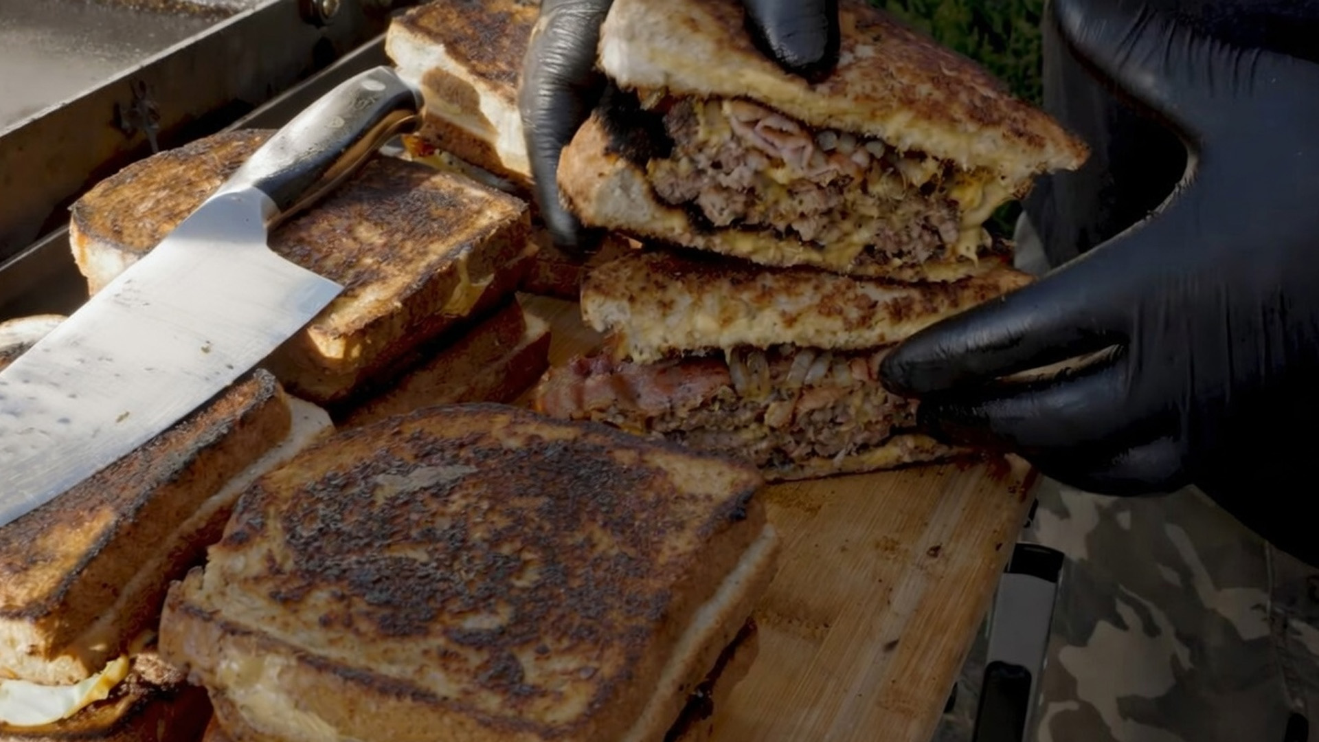 How to make a grilled cheese bacon burger