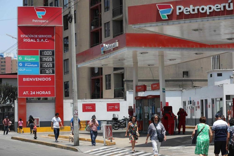 Perú regresa a clases remotas y teletrabajo en medio de crisis energética