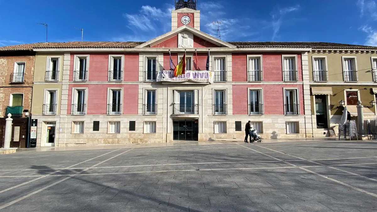 Dimite el concejal del PSOE que lanzó un café a la cara al portavoz de ...
