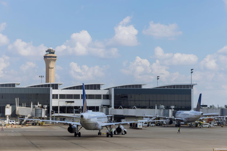 Aeropuertos de Estados Unidos colapsados por cierre del Departamento de ...
