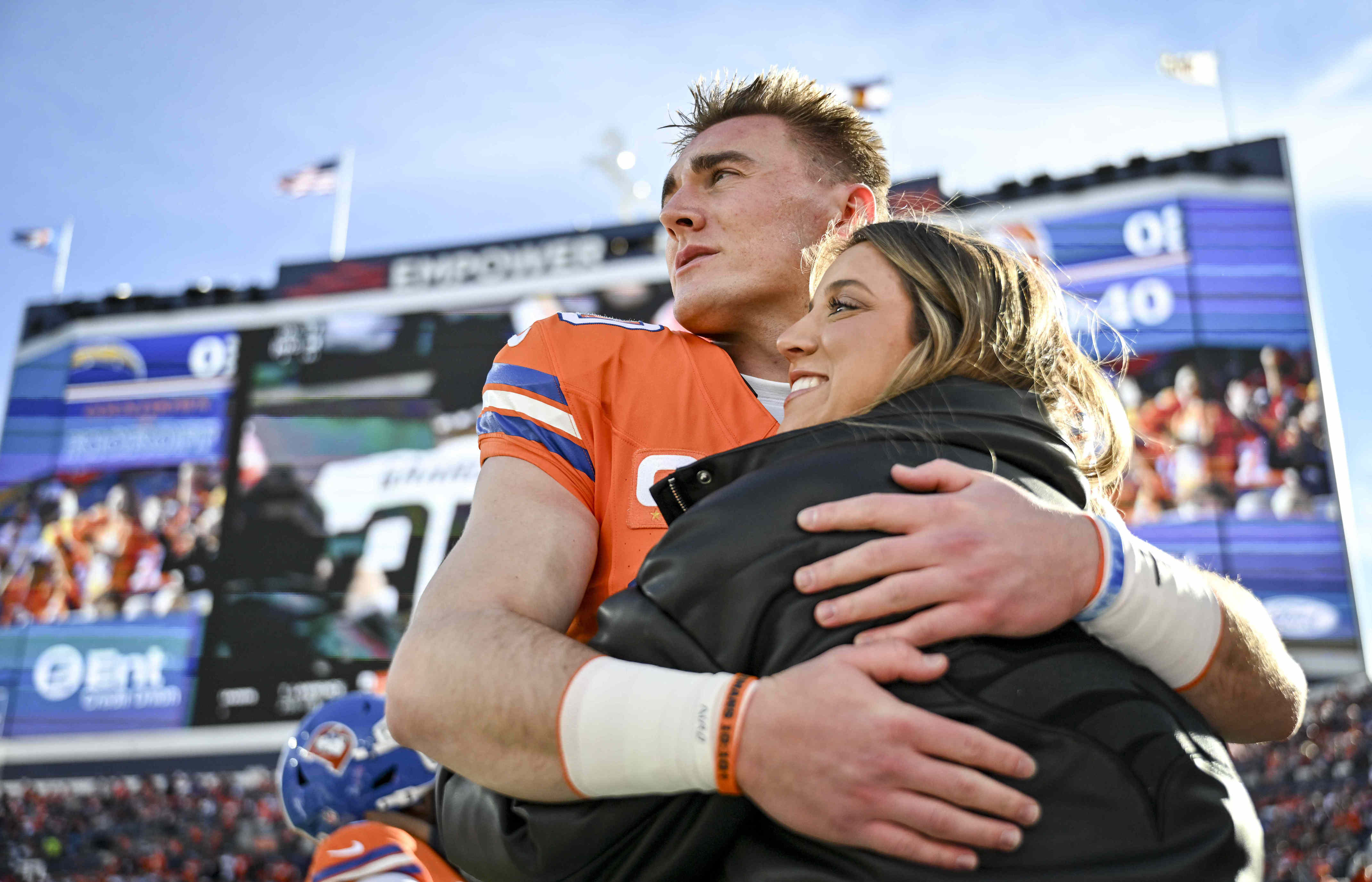 NFL quarterback Bo Nix and his wife welcome first baby—see the sweet ...