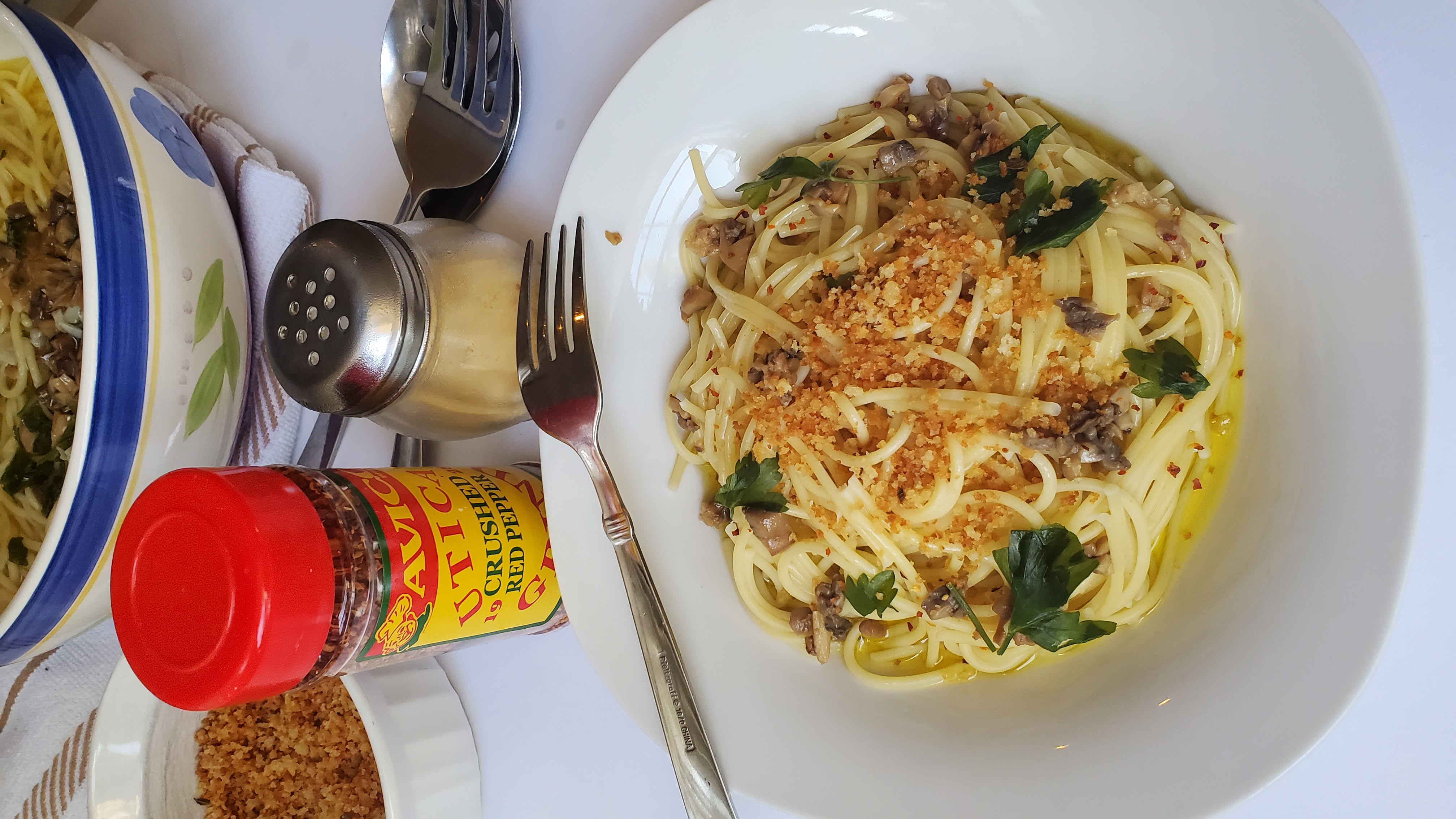 Garlic and oil spaghetti