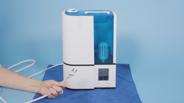 How to sanitize a humidifier the right way, according to a scientist