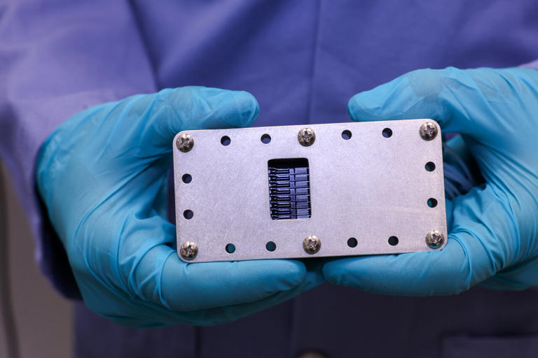 Robotic microfluidic platform brings AI to lipid nanoparticle design