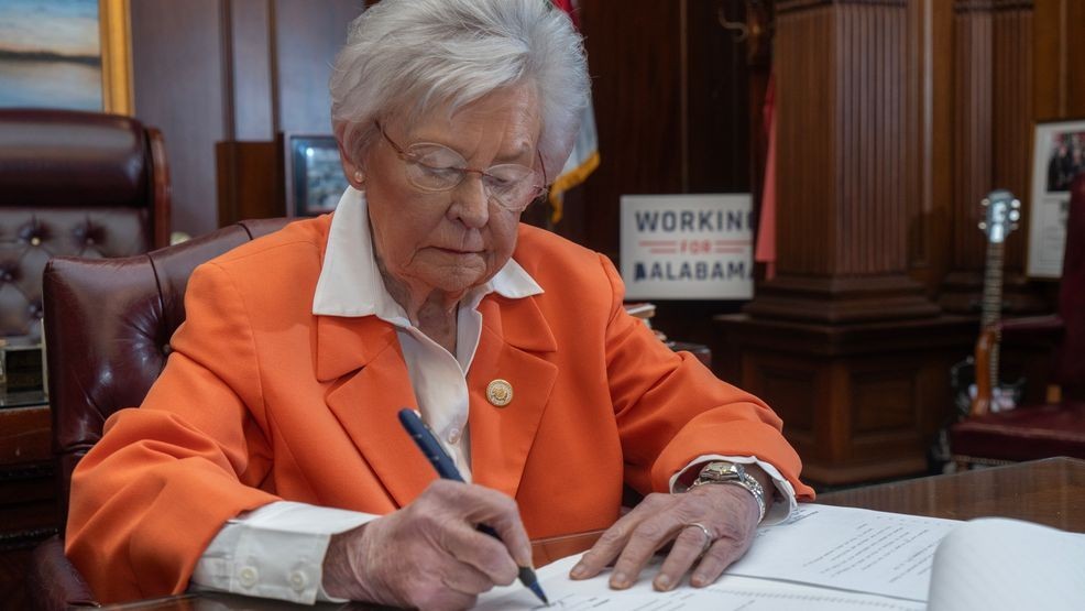 Ivey calls special session as Alabama redistricting fight intensifies