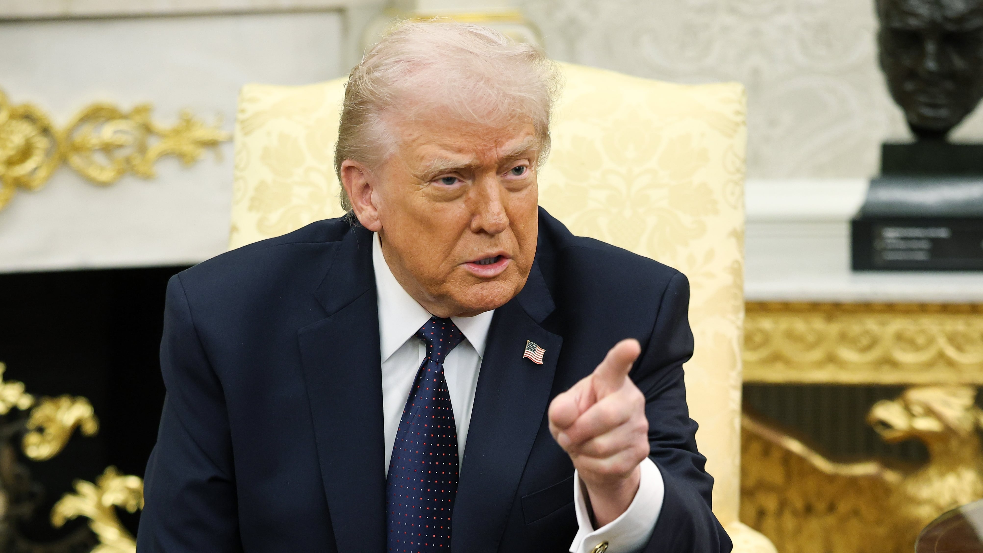 Damning poll hits Trump with barrage of major midterm warnings<br>
