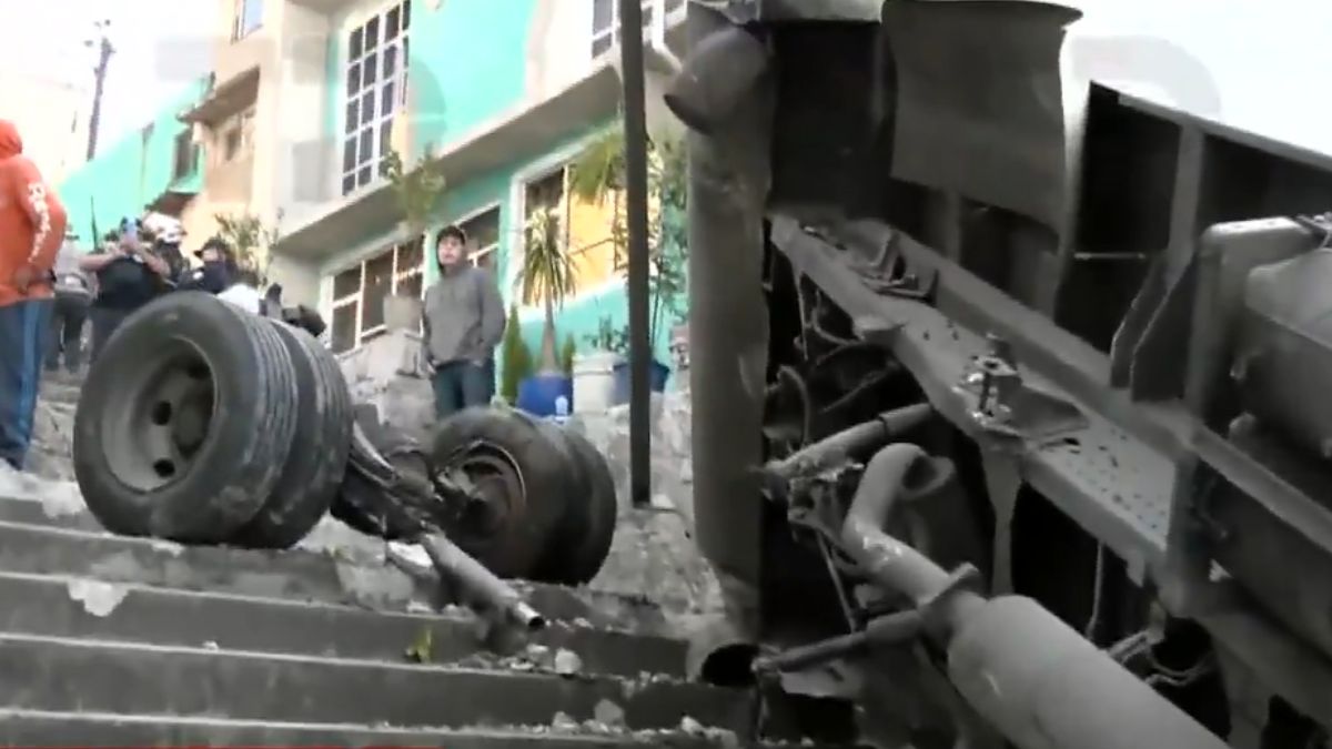 Camión de carga embiste a peatones e inmuebles en Naucalpan; hay una ...