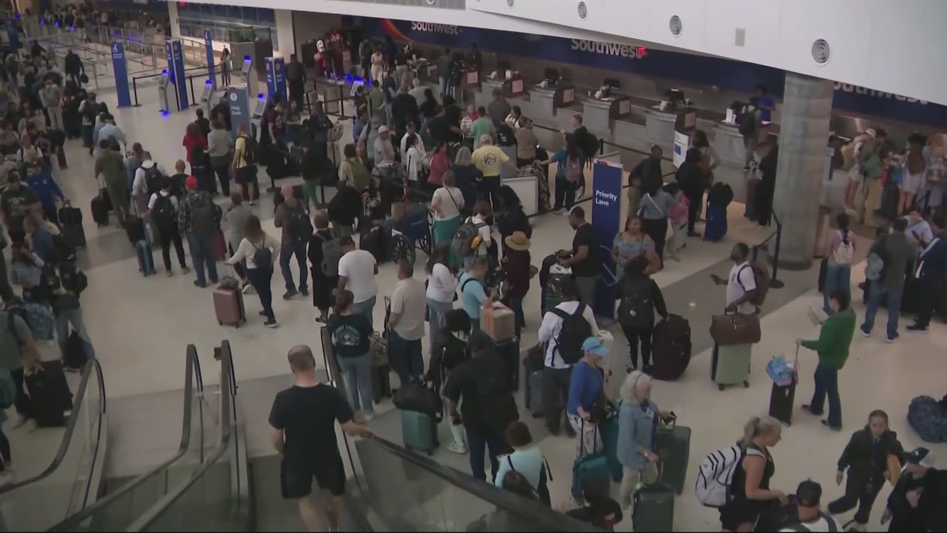 Long lines at TSA still plague airports under partial government shutdown