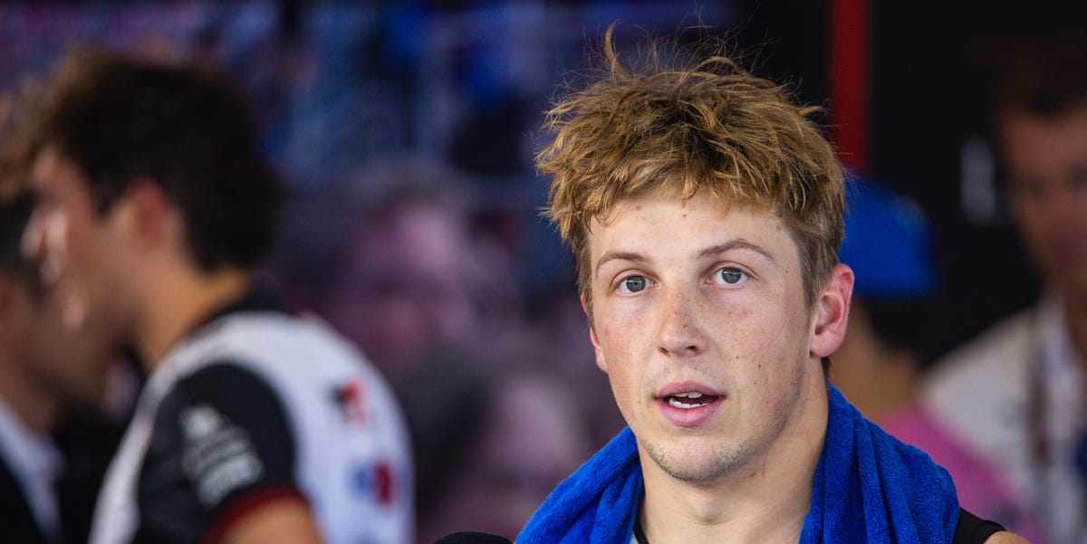 Liam Lawson, piloto de Racing Bulls, habla sobre su toque con Sergio ...