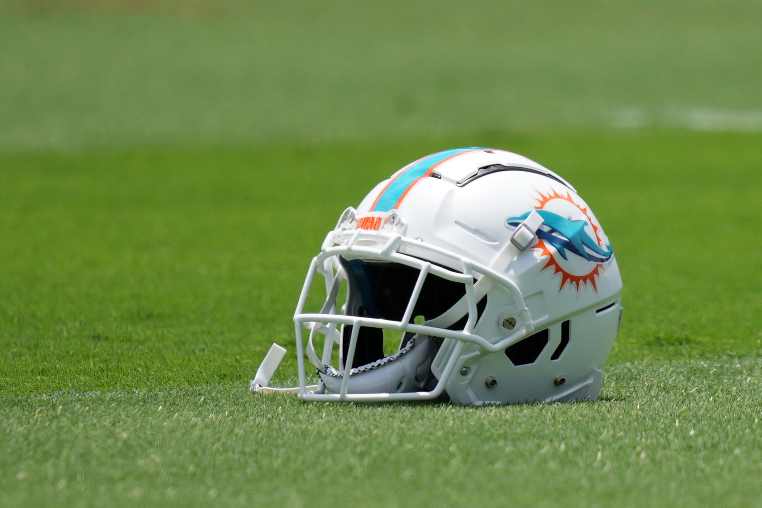 Miami Dolphins make early splash with $67.5 million QB signing<br><br>