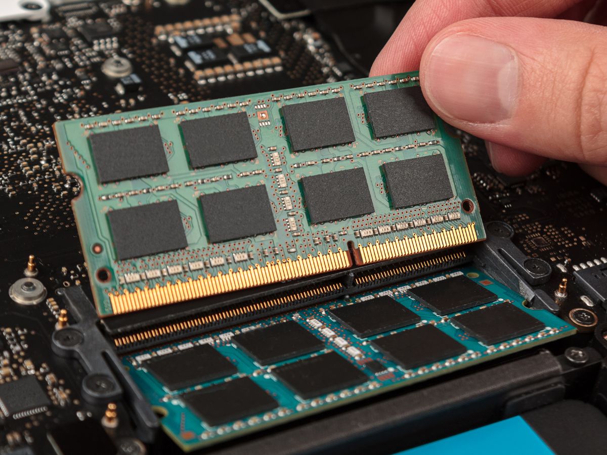 Crisis de RAM y SSD por auge de la IA encarece equipos y reduce capacidades