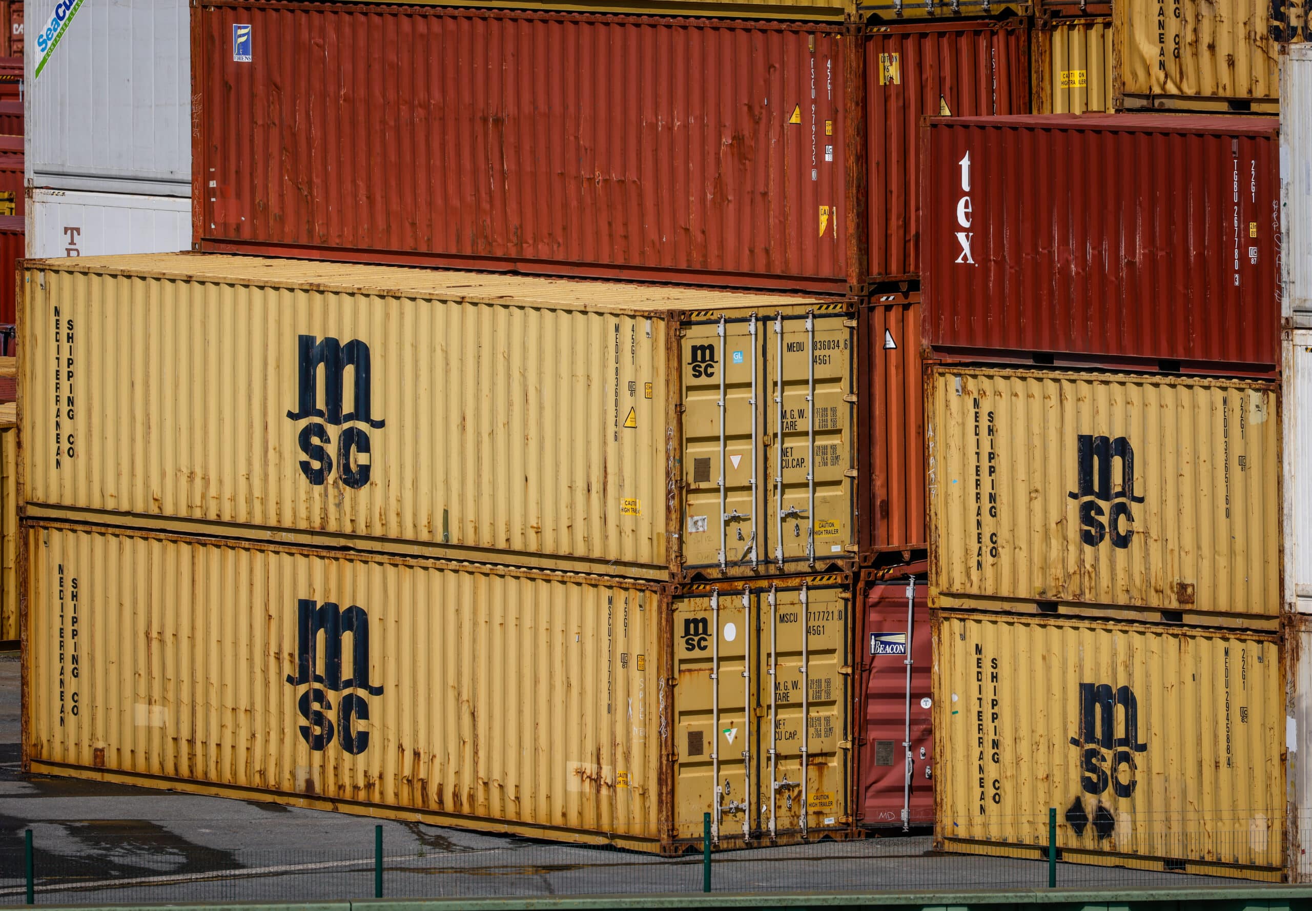 World’s biggest container shipping firm halts Gulf exports amid war risks
