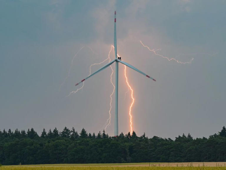 Wetterwarnung Nordrhein-Westfalen heute: DWD erwartet Regen, Sturmböen ...