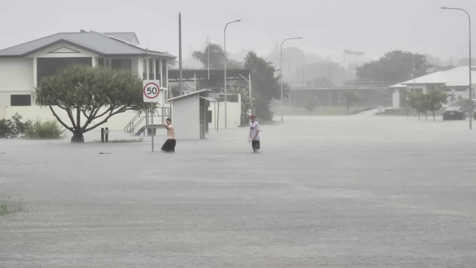 Residents in four Bundaberg suburbs urged to leave immediately amid ...