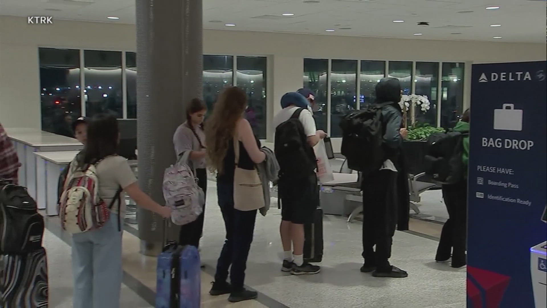 DHS shutdown causes travel delays as TSA employees face no pay