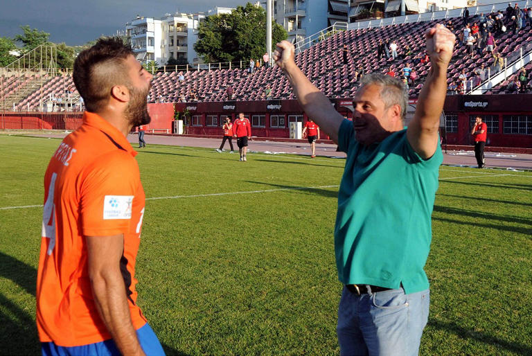 Δεν έτυχε, πέτυχε: Ο «κυρ Αλέκος» συνεχίζει να γράφει ιστορία στο ελληνικό ποδόσφαιρο!