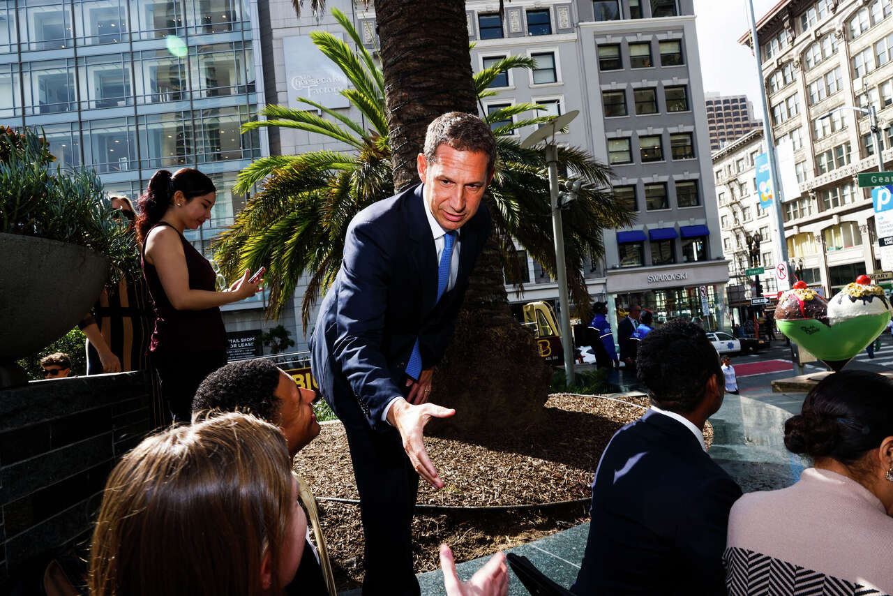 Man who tussled with Mayor Lurie's police bodyguard charged with assault
