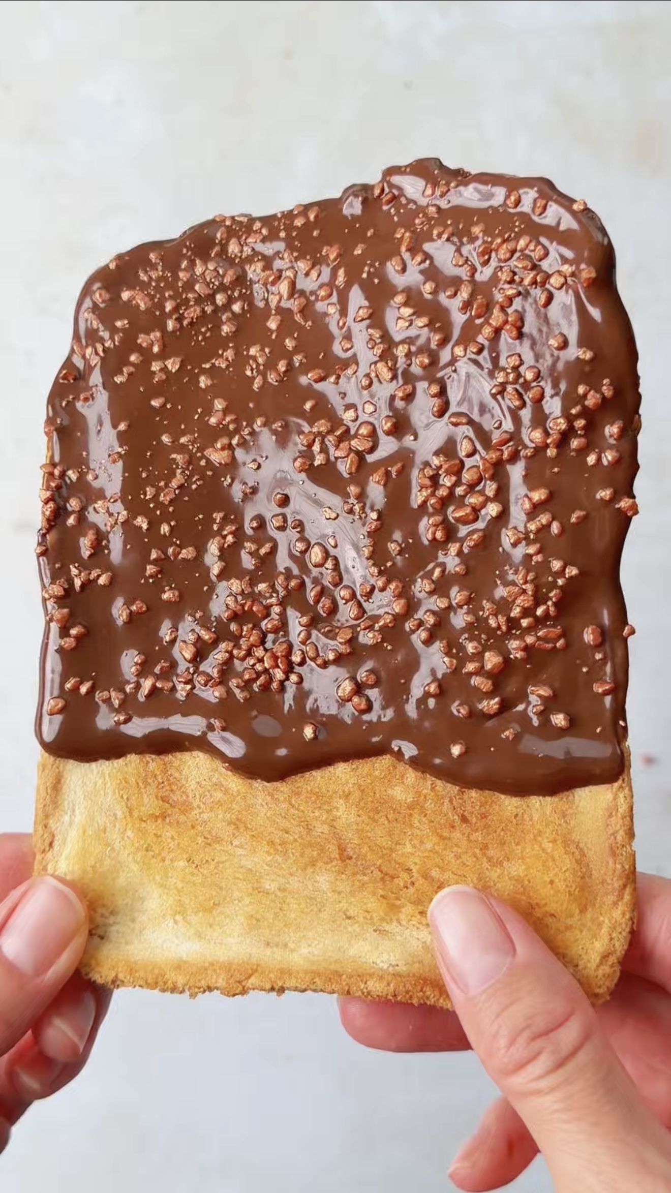 Flat toast, la tendenza del pane croccante virale