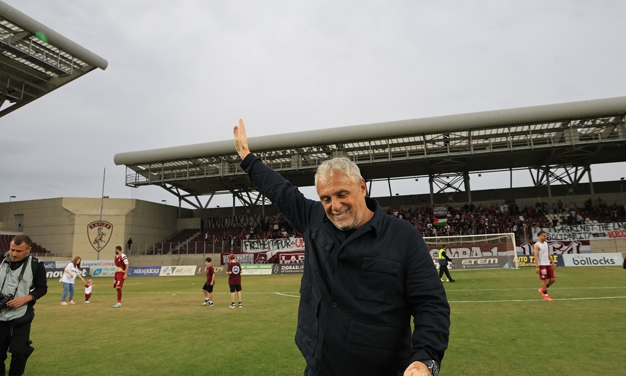 Δεν έτυχε, πέτυχε: Ο «κυρ Αλέκος» συνεχίζει να γράφει ιστορία στο ελληνικό ποδόσφαιρο!