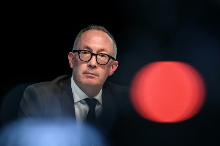 Swiss bar fire probe widens to five more local officials<br><br>