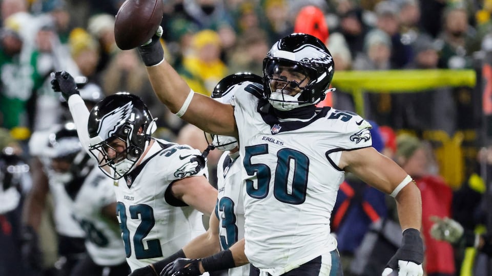 Panthers sign former Philadelphia Eagles outside linebacker