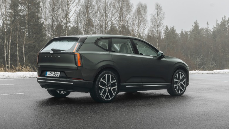 2027 Volvo EX60 is a quiet trip into an AI-powered future